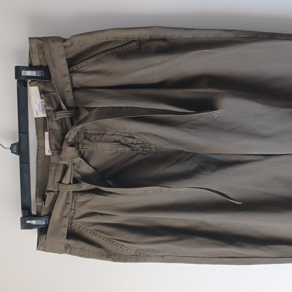 NWT - Size 11 green pants. "High-Rise Mom Pant". Light weight casual. Summer. - Picture 3 of 15